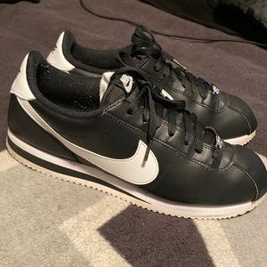 Selling Nike Cortez for $90